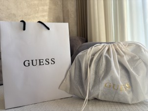 Qadın çantası "Guess"