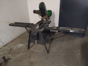 Daş kəsən stanok