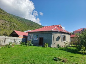 Qax,  Satılır Həyət evi, 3 otaqlı, 125 m²