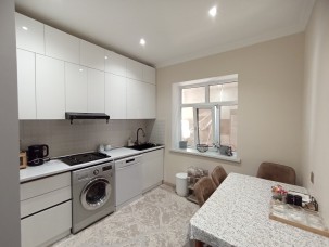 Qaraçuxur, Satılır Həyət evi, 10 otaqlı, 300 m²