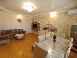 Qaraçuxur,  Satılır Həyət evi, 10 otaqlı, 300 m²