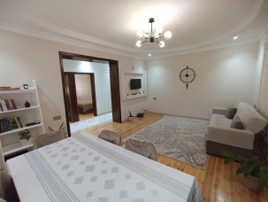 Qaraçuxur, Satılır Həyət evi, 10 otaqlı, 300 m²