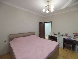 Qaraçuxur, Satılır Həyət evi, 10 otaqlı, 300 m²